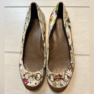 Gucci Women's Floral Print flat with Gold Accents